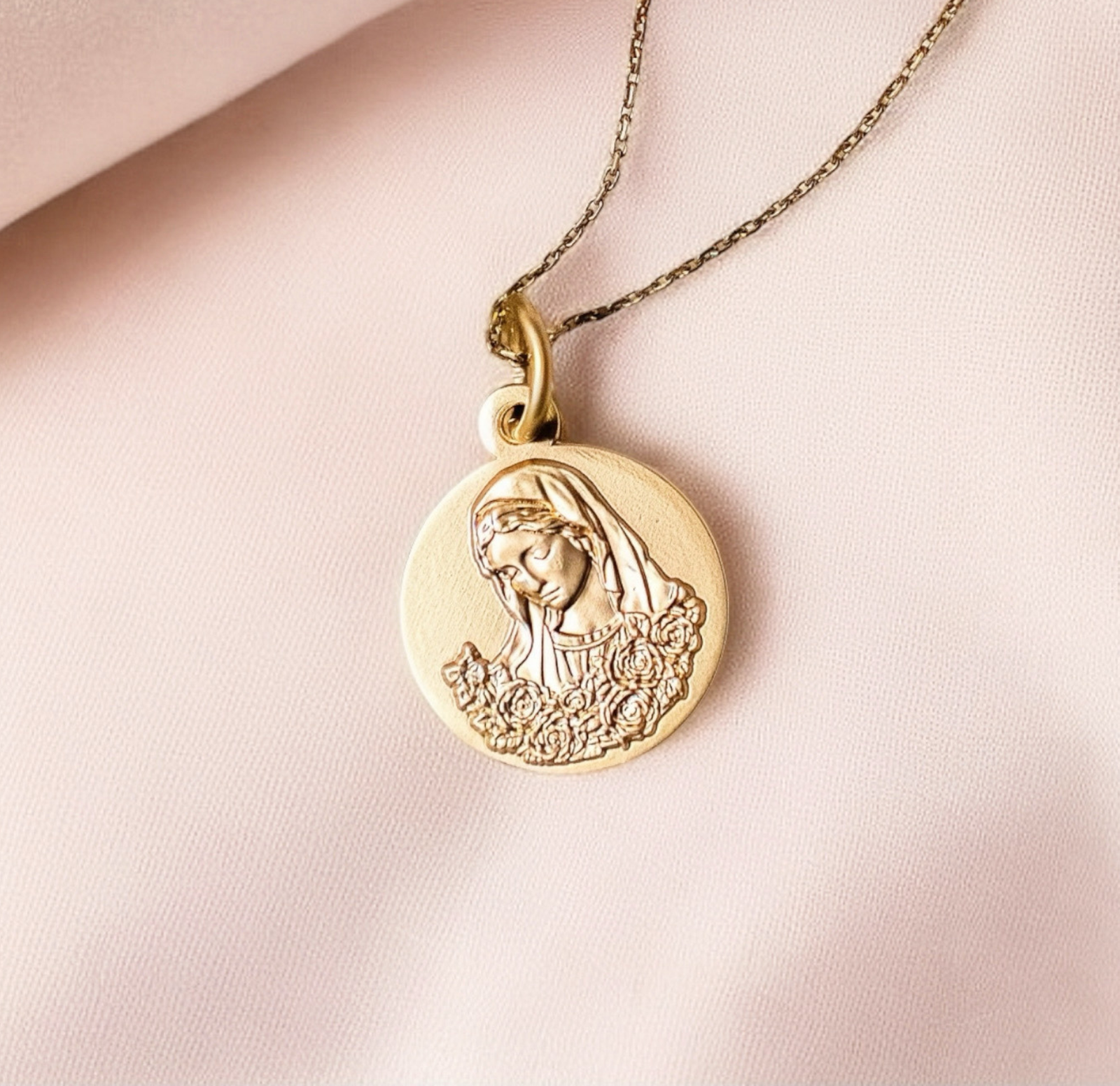 médaillon vierge à la rose médaillon vierge à la rose